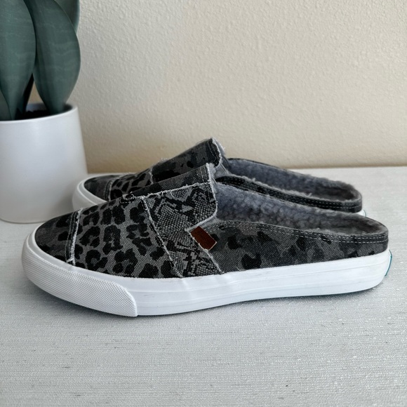 New Blowfish Moki Gray Cheetah Patchwork Fabric Plush Mules Woman’s 8.5 - Picture 4 of 12